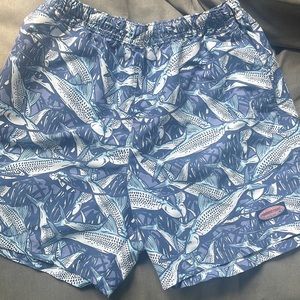 Men’s Vineyard Vines swim trunks . Large .